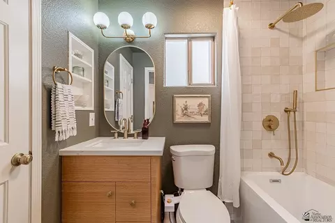 Bath - 11136 E 24 Pl, Yuma, AZ 85367 photo 3 of 5