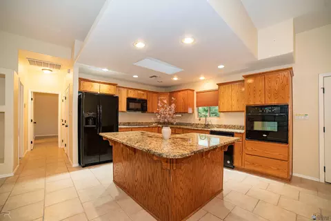Kitchen - 11560 E Del Golfo, Yuma, AZ 85367 photo 2 of 4