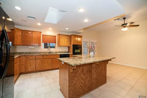 Kitchen - 11560 E Del Golfo, Yuma, AZ 85367 photo 3 of 4