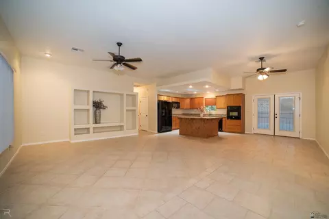 Living - 11560 E Del Golfo, Yuma, AZ 85367 photo 3 of 5