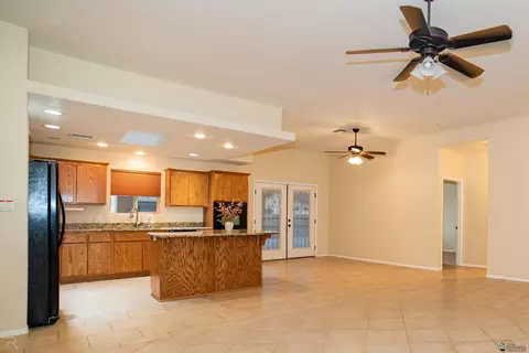 Living - 11560 E Del Golfo, Yuma, AZ 85367 photo 4 of 5