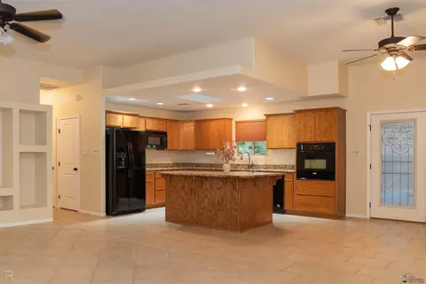 Kitchen - 11560 E Del Golfo, Yuma, AZ 85367 photo 1 of 4