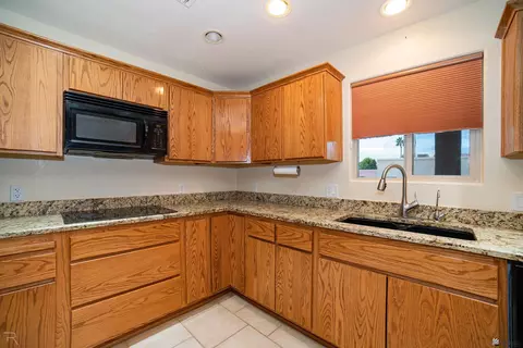Kitchen - 11560 E Del Golfo, Yuma, AZ 85367 photo 4 of 4