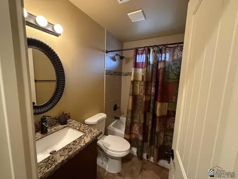 Bath - 12635 E 48 Dr, Yuma, AZ 85367 photo 2 of 2