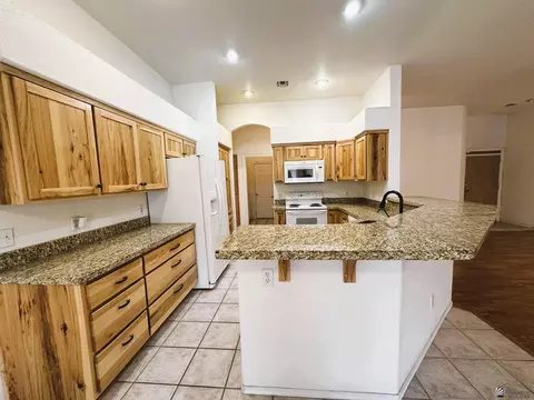 Kitchen - 10617 E 37 St, Yuma, AZ 85365 photo 3 of 6