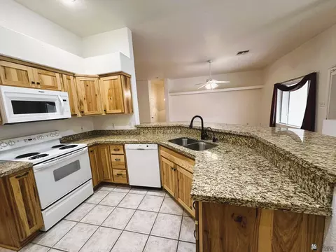 Kitchen - 10617 E 37 St, Yuma, AZ 85365 photo 6 of 6