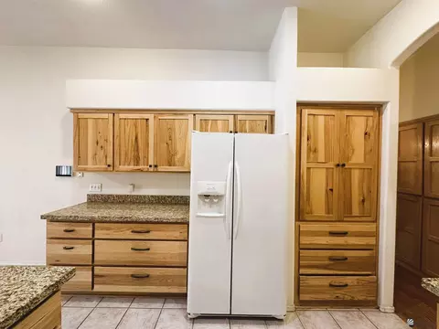 Kitchen - 10617 E 37 St, Yuma, AZ 85365 photo 5 of 6