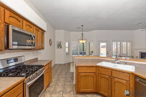 Kitchen - 10758 E 39 St, Yuma, AZ 85365 photo 3 of 3