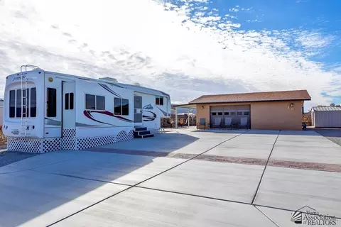 Exterior - 12667 E 47 Dr, Yuma, AZ 85367 photo 3 of 8