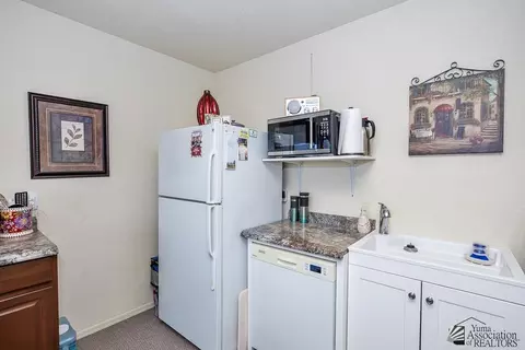 Kitchen - 12667 E 47 Dr, Yuma, AZ 85367 photo 1 of 4