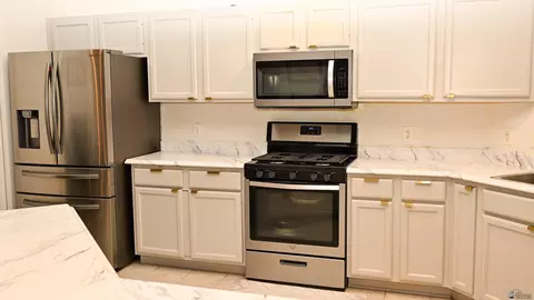 Kitchen - 11156 E 27 St, Yuma, AZ 85367 photo 3 of 4