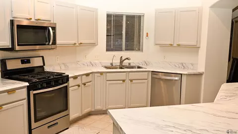 Kitchen - 11156 E 27 St, Yuma, AZ 85367 photo 4 of 4