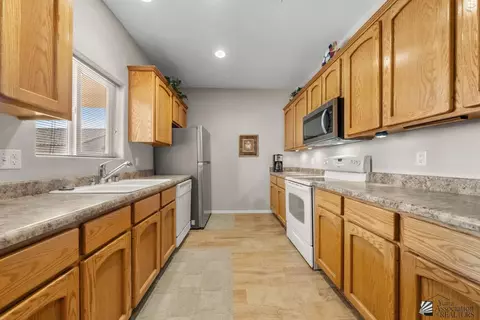 Kitchen - 14840 E 50 St, Yuma, AZ 85367 photo 1 of 3
