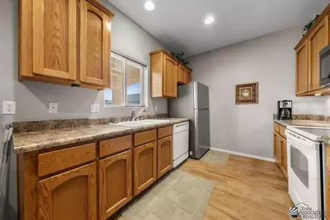 Kitchen - 14840 E 50 St, Yuma, AZ 85367 photo 2 of 3