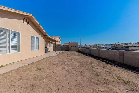 Exterior - 8805 E 25 St, Yuma, AZ 85365 photo 5 of 9