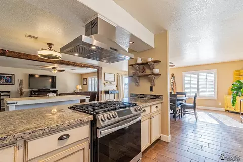 Kitchen - 8805 E 25 St, Yuma, AZ 85365 photo 4 of 4