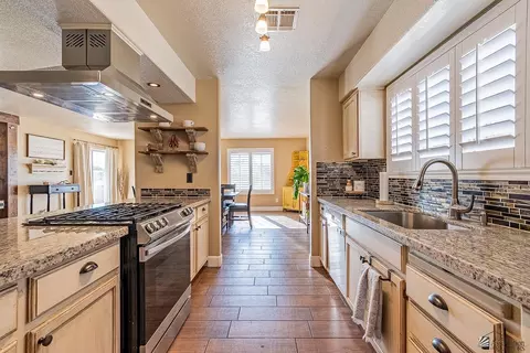 Kitchen - 8805 E 25 St, Yuma, AZ 85365 photo 2 of 4