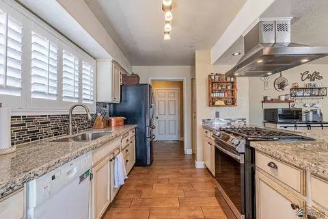 Kitchen - 8805 E 25 St, Yuma, AZ 85365 photo 3 of 4