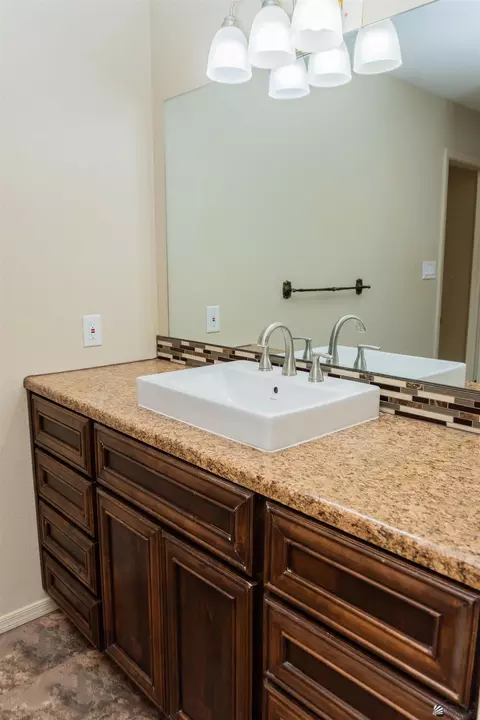 Bath - 563 E 25 St, Yuma, AZ 85365 photo 6 of 6
