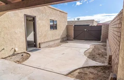 Exterior - 563 E 25 St, Yuma, AZ 85365 photo 5 of 7