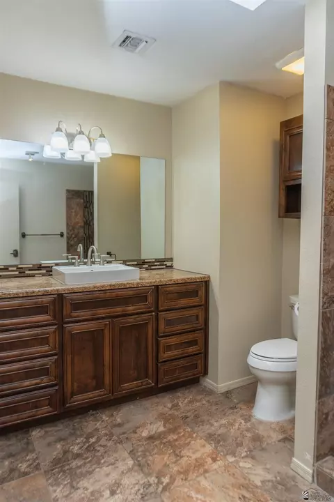 Bath - 563 E 25 St, Yuma, AZ 85365 photo 4 of 6