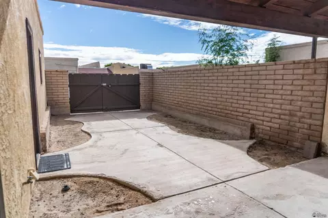 Exterior - 563 E 25 St, Yuma, AZ 85365 photo 4 of 7