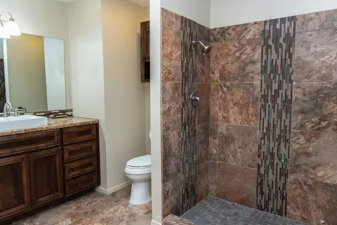 Bath - 563 E 25 St, Yuma, AZ 85365 photo 2 of 6
