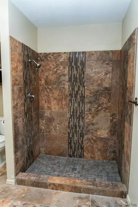 Bath - 563 E 25 St, Yuma, AZ 85365 photo 3 of 6