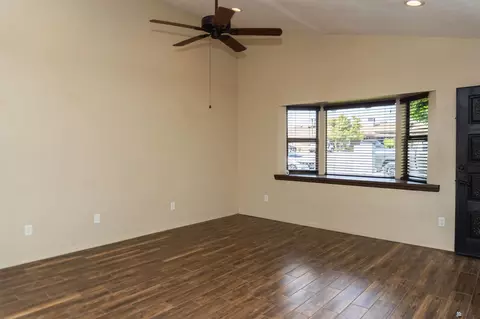 Living - 563 E 25 St, Yuma, AZ 85365 photo 3 of 4