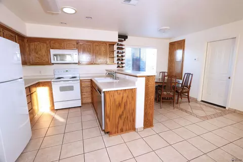 Kitchen - 12516 E 47 Ln, Yuma, AZ 85367 photo 4 of 4