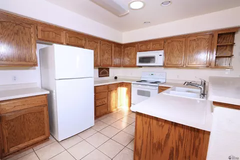Kitchen - 12516 E 47 Ln, Yuma, AZ 85367 photo 3 of 4