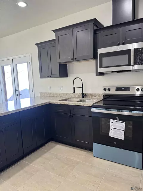 Kitchen - 10660 E 45 Ln, Yuma, AZ 85367 photo 4 of 4