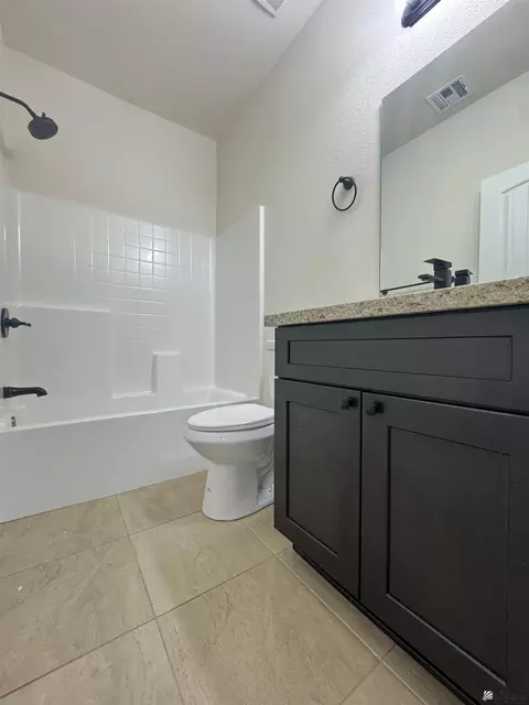 Bath - 10660 E 45 Ln, Yuma, AZ 85367 photo 2 of 4