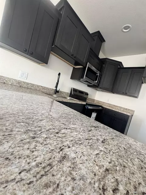 Kitchen - 10660 E 45 Ln, Yuma, AZ 85367 photo 2 of 4