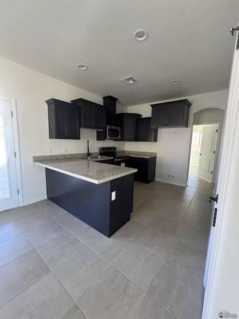 Kitchen - 10660 E 45 Ln, Yuma, AZ 85367 photo 1 of 4