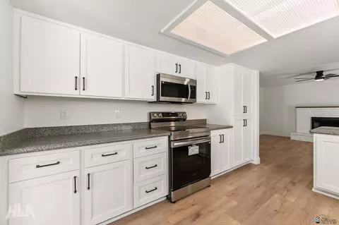 Kitchen - 2113 E 27 Pl, Yuma, AZ 85365 photo 2 of 5