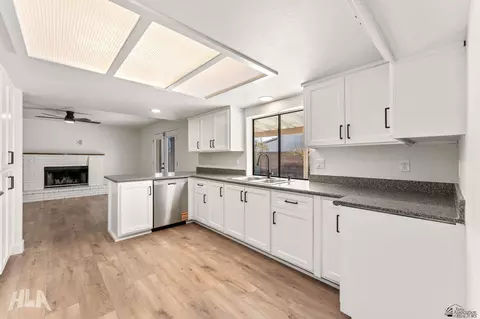 Kitchen - 2113 E 27 Pl, Yuma, AZ 85365 photo 4 of 5