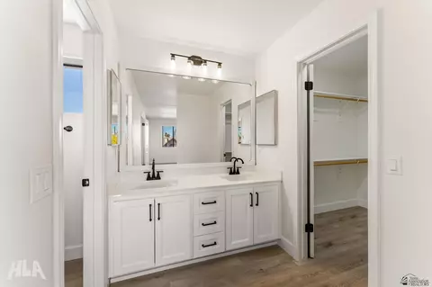Bath - 2113 E 27 Pl, Yuma, AZ 85365 photo 2 of 4