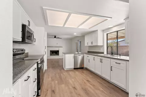 Kitchen - 2113 E 27 Pl, Yuma, AZ 85365 photo 3 of 5