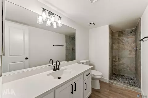Bath - 2113 E 27 Pl, Yuma, AZ 85365 photo 1 of 4