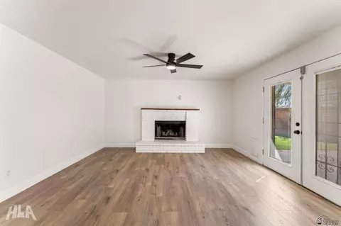 Living - 2113 E 27 Pl, Yuma, AZ 85365 photo 2 of 4