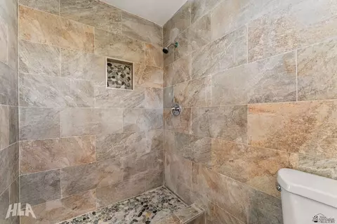 Bath - 2113 E 27 Pl, Yuma, AZ 85365 photo 3 of 4