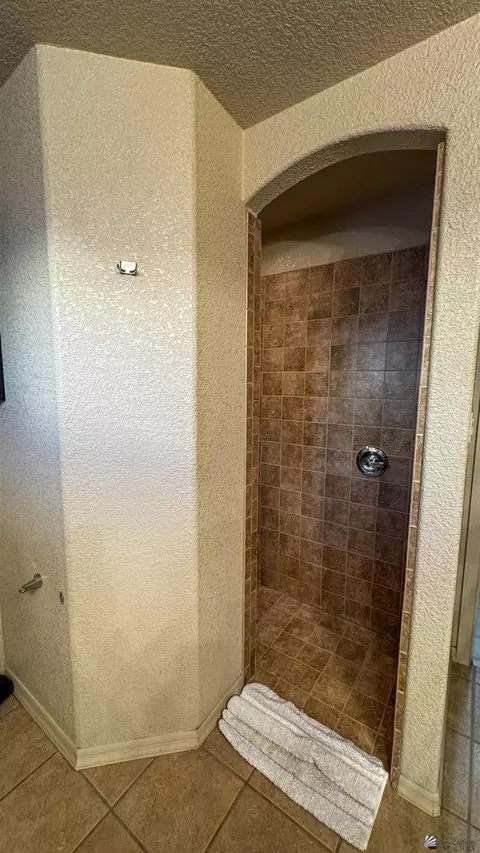 Bath - 11882 E 28 Pl, Yuma, AZ 85367 photo 4 of 5