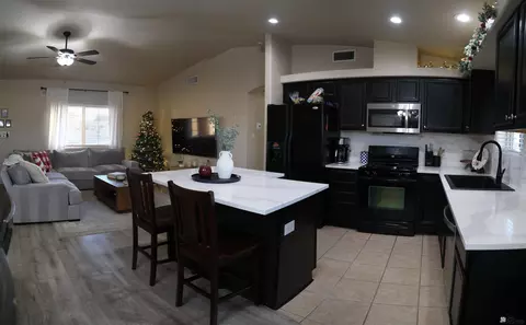 Kitchen - 11882 E 28 Pl, Yuma, AZ 85367 photo 1 of 1
