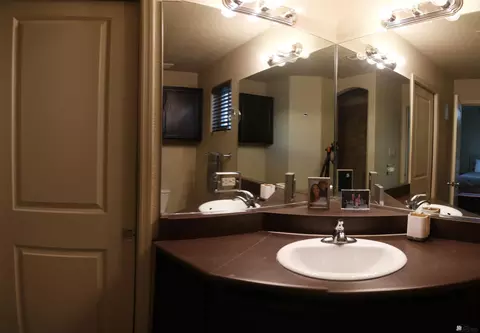 Bath - 11882 E 28 Pl, Yuma, AZ 85367 photo 2 of 5