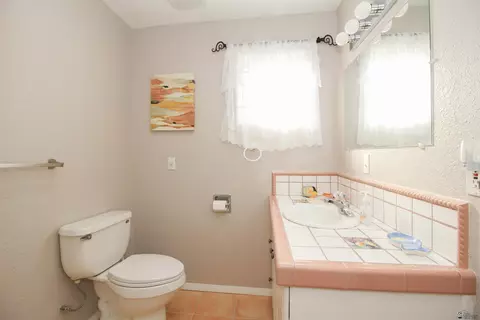 Bath - 13671 E 53 Dr, Yuma, AZ 85367 photo 1 of 4