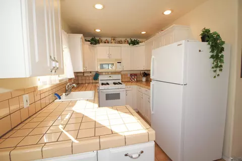 Kitchen - 13671 E 53 Dr, Yuma, AZ 85367 photo 3 of 4