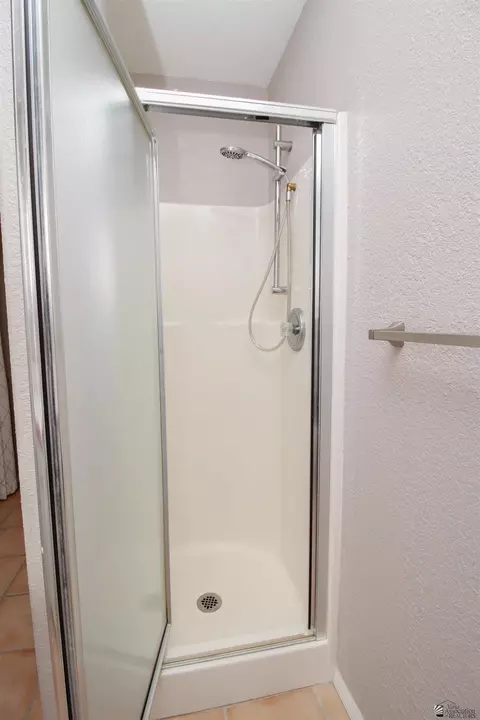 Bath - 13671 E 53 Dr, Yuma, AZ 85367 photo 3 of 4