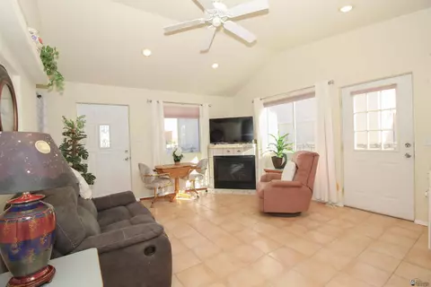 Living - 13671 E 53 Dr, Yuma, AZ 85367 photo 3 of 4