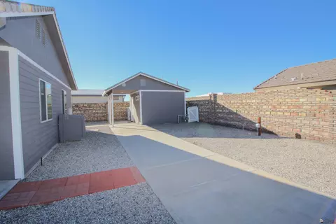 Exterior - 13671 E 53 Dr, Yuma, AZ 85367 photo 3 of 6